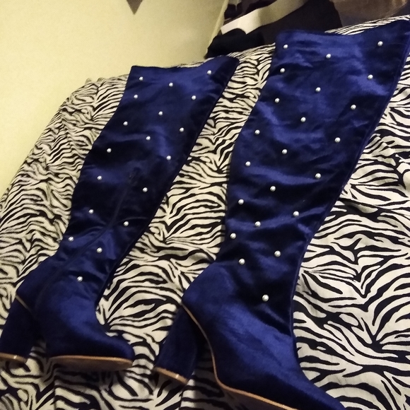 Thigh high boots - Picture 6 of 8